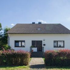 Eifel-Urlaub mit Familie + Freunden: großes Haus, Terrasse und Garten, traumhafte Lage Eifel-Urlaub mit Familie + Freunden: großes Haus, Terrasse und Garten, traumhafte Lage